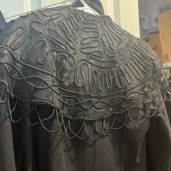 Beautiful Designer Skirt Suit Size 10. Preowned - Picture 2 of 13